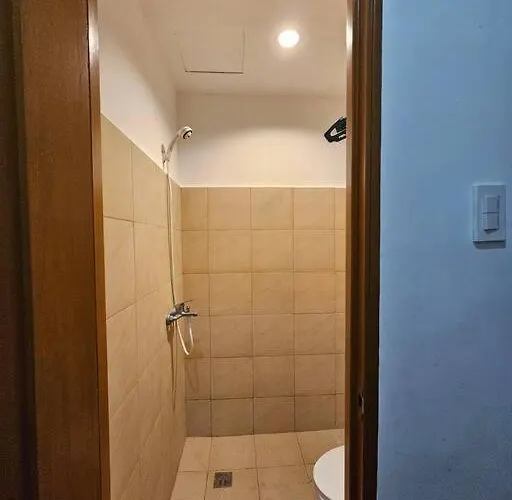 Cozy 2br Near J Park Apartment *